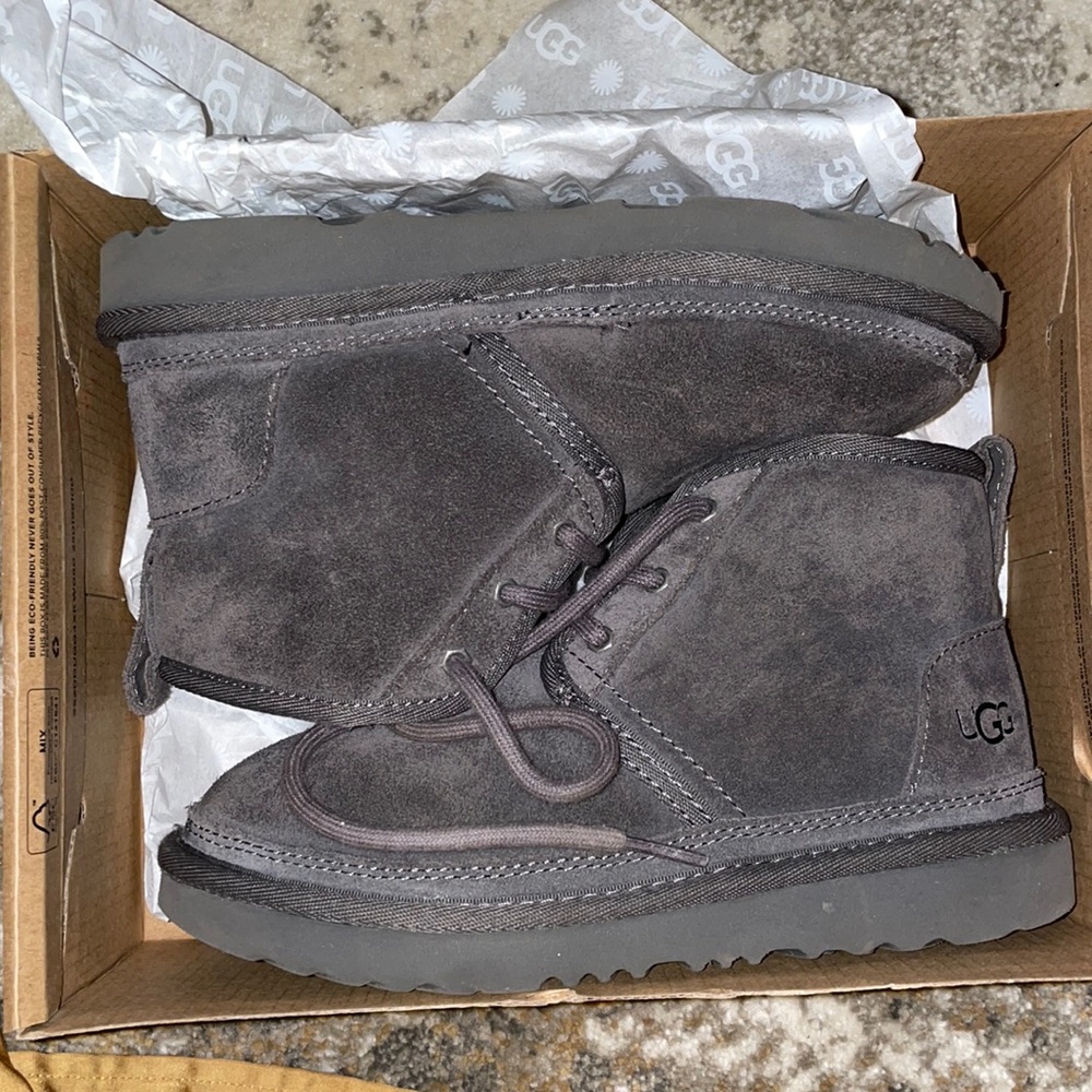 Kids gently worn uggs